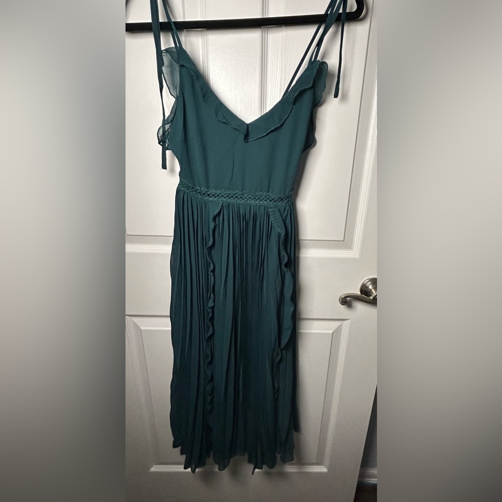 Never a Dull Moment Emerald Green Tie-Strap Pleated Midi Dress Size XXS New NWT - Picture 9 of 11